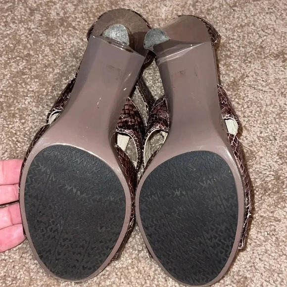 Michael Kors Berkeley Snake Skin Front Zipper Heels - US 8.5 - Picture 7 of 7